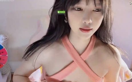 23岁平面模特【MiSSLee01】跳蛋自慰~表情真骚03 (4)